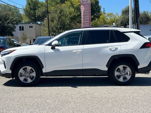Used 2025 Toyota RAV4 XLE AWD/4WD image 6
