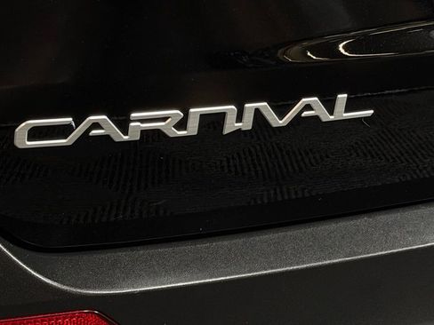 Used 2025 Kia Carnival image 11