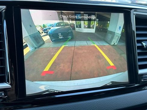 Used 2024 Chrysler Pacifica Touring-L FWD image 23
