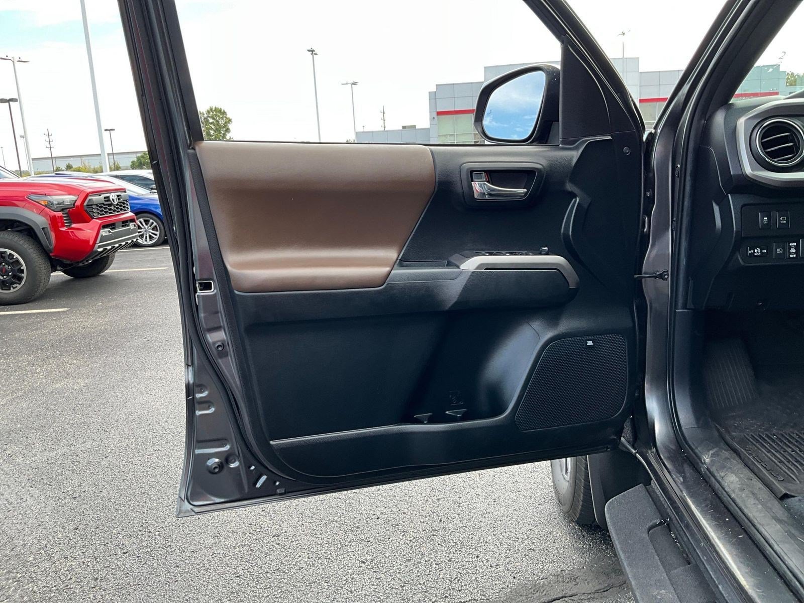 Used 2021 Toyota Tacoma Limited AWD/4WD image 18