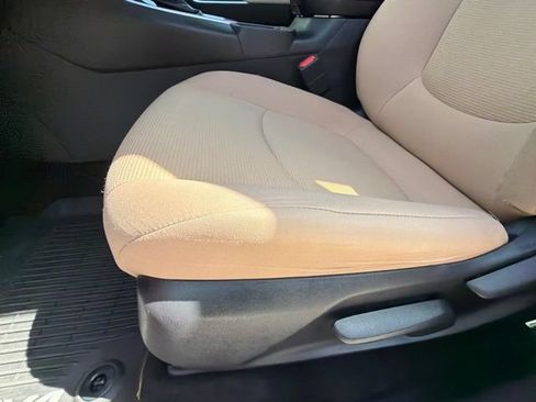Used 2019 Toyota RAV4 LE FWD image 28