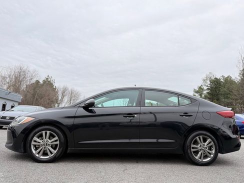 Used 2017 Hyundai Elantra SE image 2
