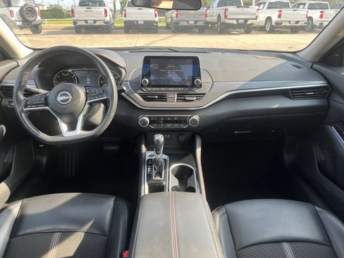 Used 2024 Nissan Altima 2.5 SR FWD image 9