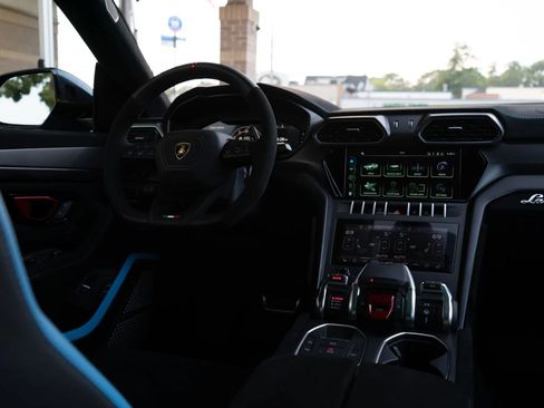 Used 2024 Lamborghini Urus Performante AWD/4WD image 60
