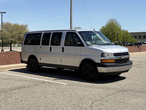 Used 2014 Chevrolet Express 1500 LT w/ LT Preferred Equipment Group AWD/4WD image 5