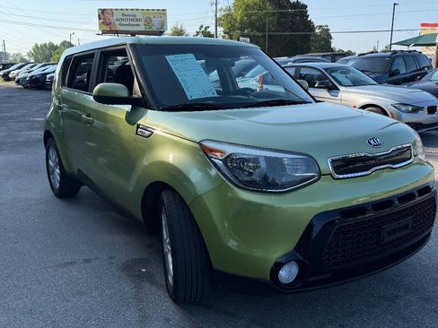Used 2016 Kia Soul + FWD image 3
