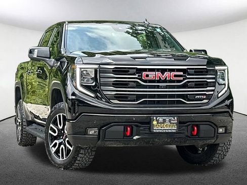 Used 2025 GMC Sierra 1500 AT4 w/ Technology Package AWD/4WD image 2