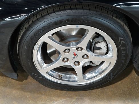 Used 2004 Chevrolet Corvette Convertible w/ Preferred Equipment Group image 37