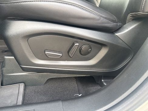 Used 2024 Ford Explorer XLT w/ Equipment Group 202A image 21