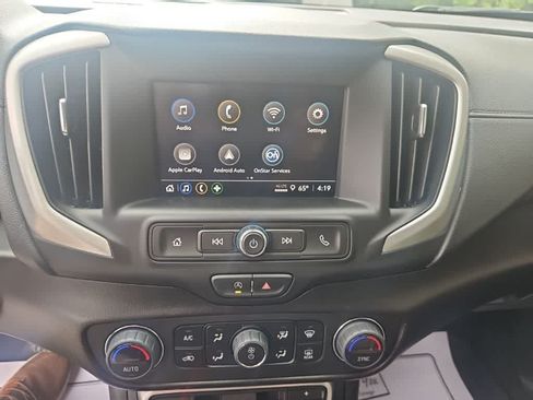 Used 2024 GMC Terrain SLE w/ Driver Convenience Package FWD image 14