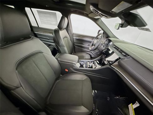 New 2026 Jeep Grand Cherokee L 4WD image 24