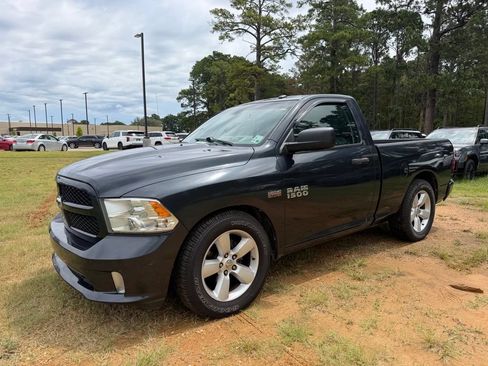 Used 2015 RAM 1500 Express RWD image 1