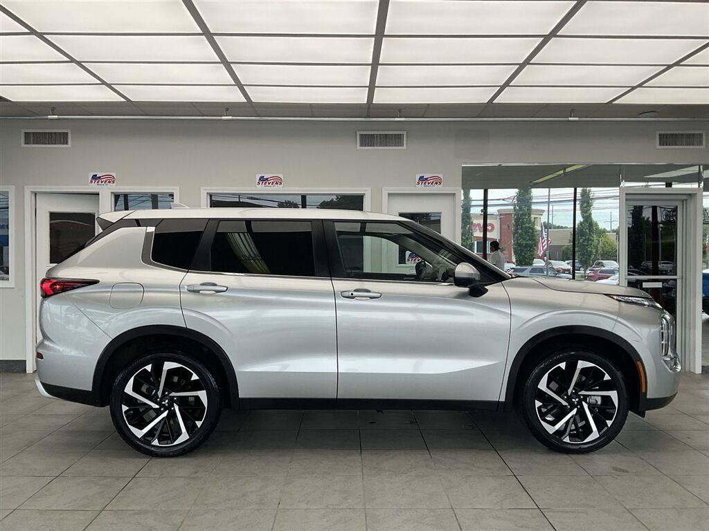 Used 2024 Mitsubishi Outlander SE AWD/4WD image 4
