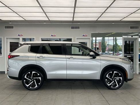 Used 2024 Mitsubishi Outlander SE AWD/4WD image 4