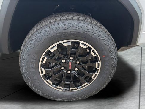 New 2026 GMC Canyon AT4 w/ Technology Plus Package AWD/4WD image 11