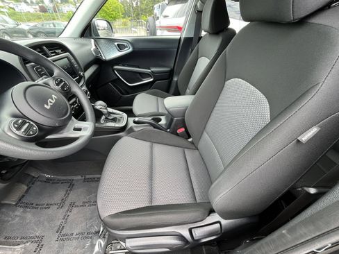 Used 2025 Kia Soul LX w/ LX Technology Package FWD image 27