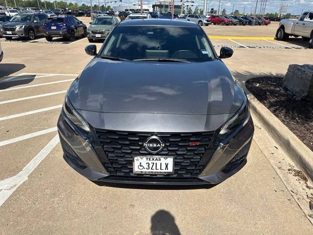 Used 2024 Nissan Altima 2.5 SR w/ SR Premium Package FWD image 6
