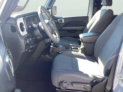 Used 2024 Jeep Wrangler Unlimited Sahara AWD/4WD image 15