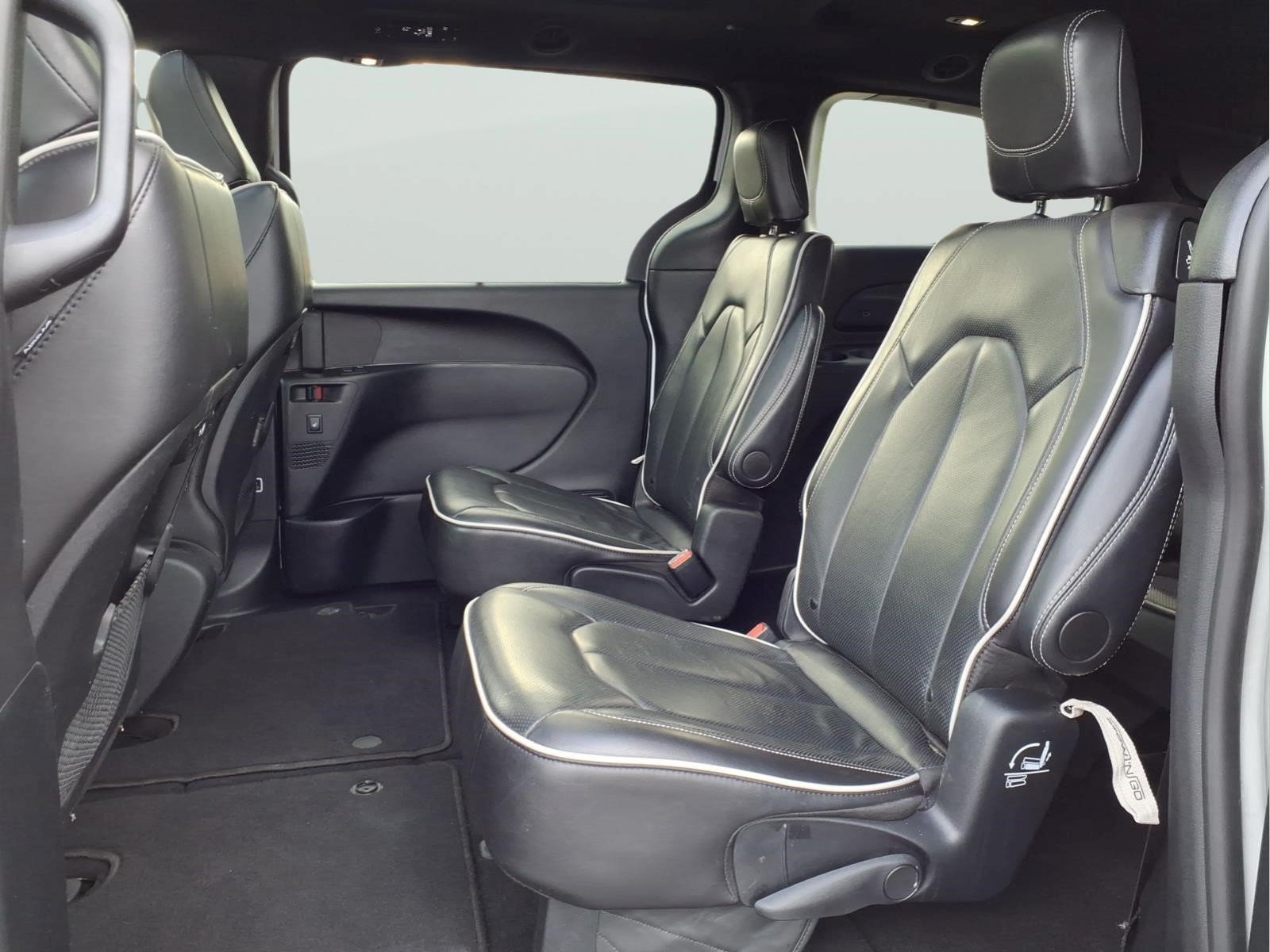 Used 2025 Chrysler Pacifica Limited FWD image 9