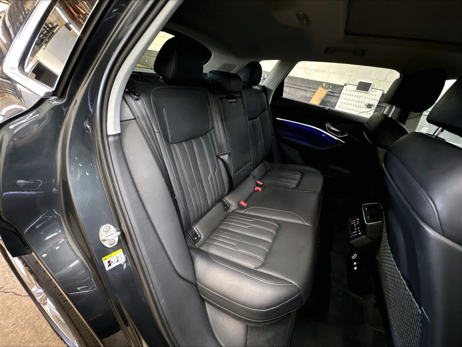 Used 2019 Audi e-tron Prestige w/ Prestige Package AWD/4WD image 30