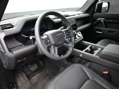 Used 2025 Land Rover Defender 110 S image 12