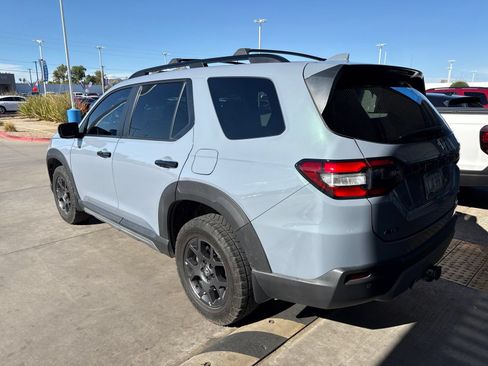 Used 2023 Honda Pilot TrailSport image 2