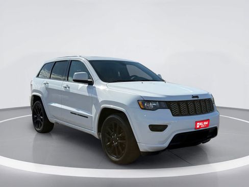 Used 2018 Jeep Grand Cherokee Altitude RWD image 5