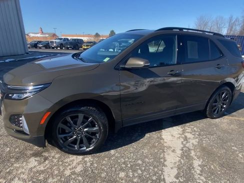 Used 2023 Chevrolet Equinox RS image 4