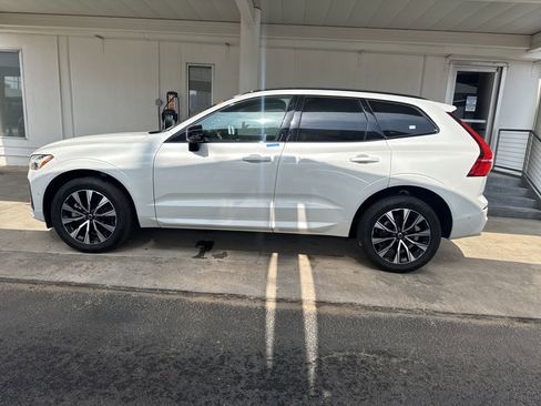 Used 2024 Volvo XC60 B5 Plus AWD/4WD image 8