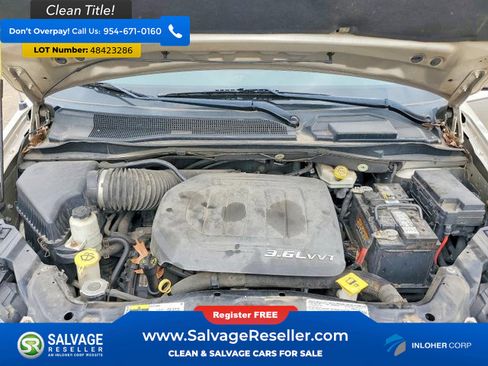 Used 2013 Chrysler Town & Country Touring FWD image 16