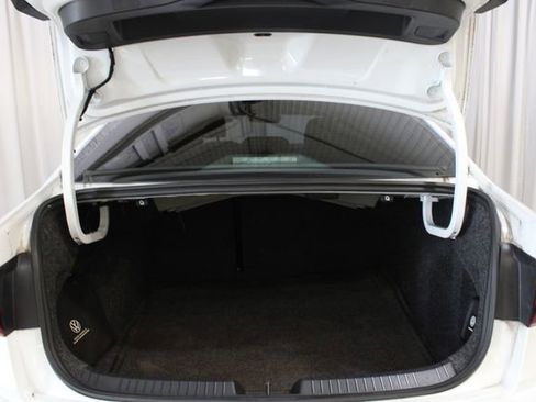 Used 2022 Volkswagen Jetta SE FWD image 31