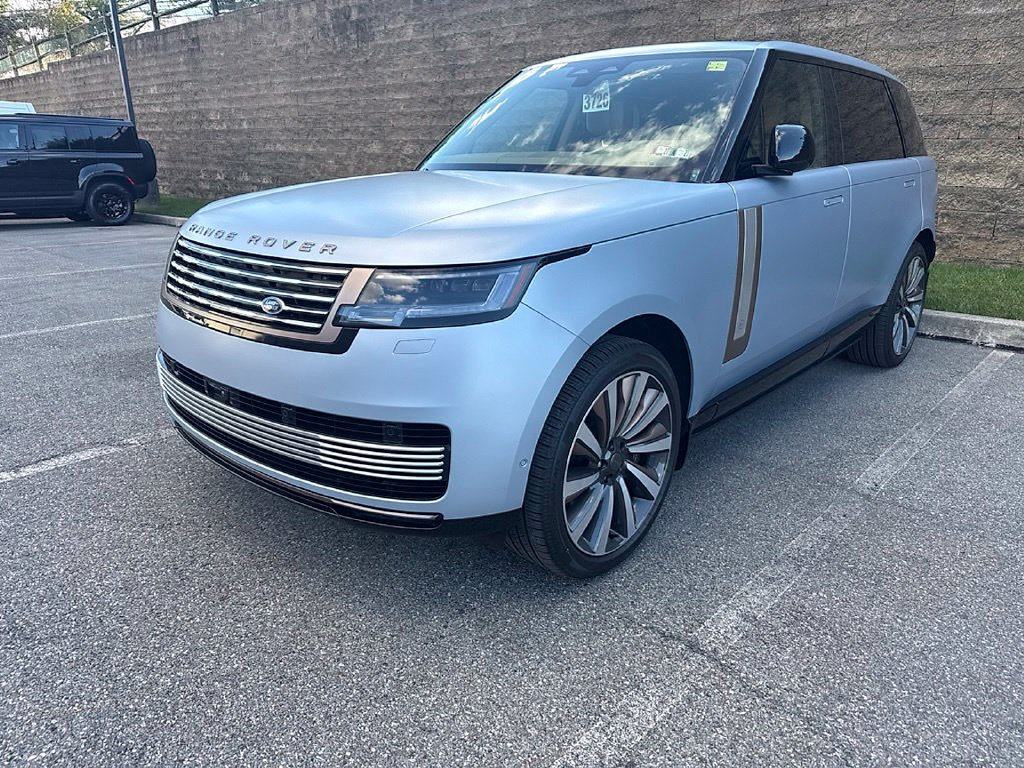 Used 2026 Land Rover Range Rover SV AWD/4WD image 9