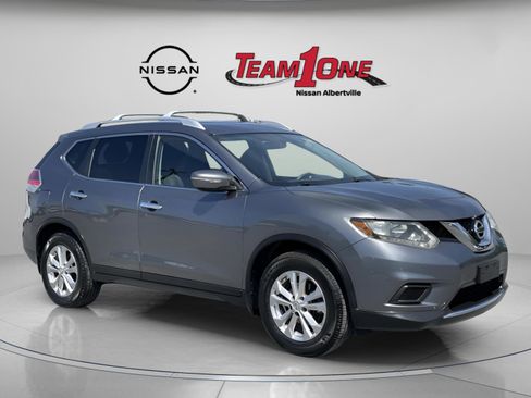 Used 2015 Nissan Rogue SV FWD image 1