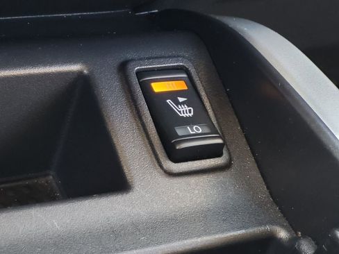 Used 2024 Nissan Titan SV w/ SV Convenience Package image 23