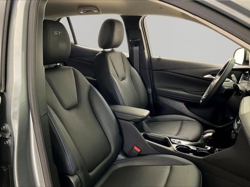 Used 2025 Buick Encore GX Sport Touring w/ Comfort Package FWD image 29