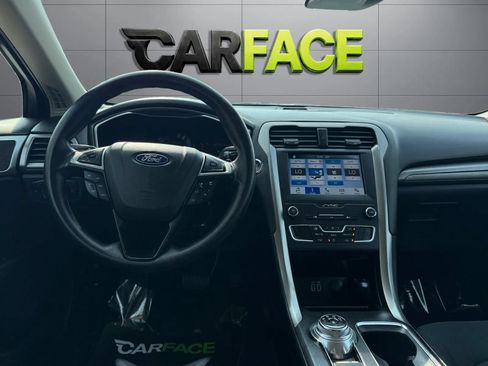 Used 2019 Ford Fusion SE FWD image 25