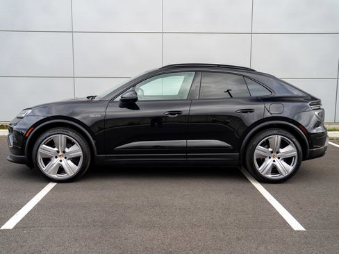New 2026 Porsche Macan 4 Electric AWD/4WD image 2