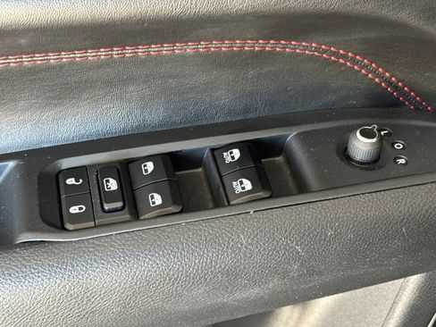 Used 2025 Jeep Compass Trailhawk AWD/4WD image 14