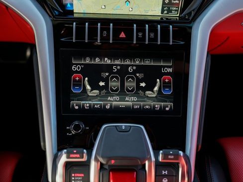 Used 2021 Lamborghini Urus image 32