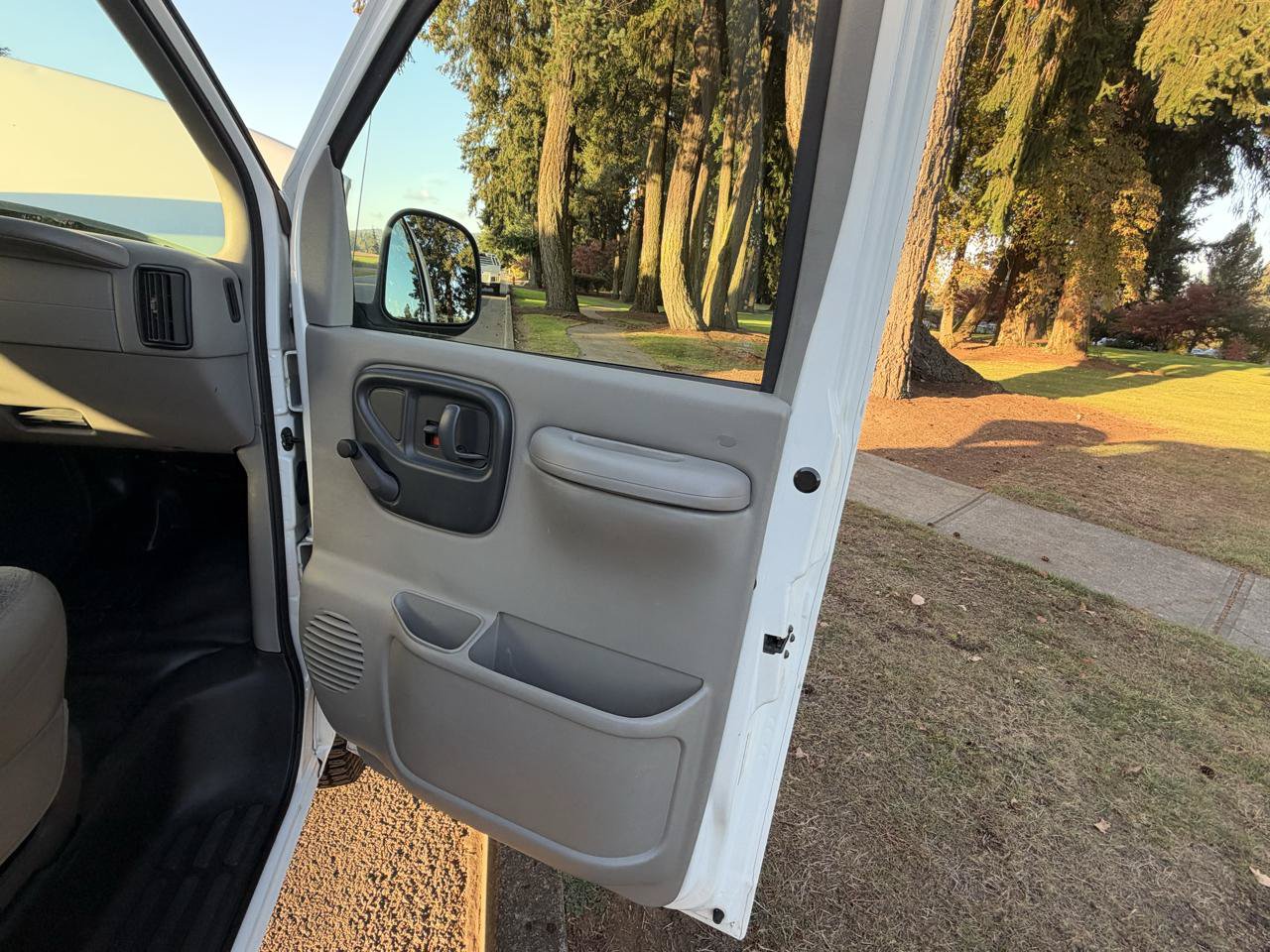 Used 1998 Chevrolet Express 3500 Extended w/ Convenience Pkg RWD image 23