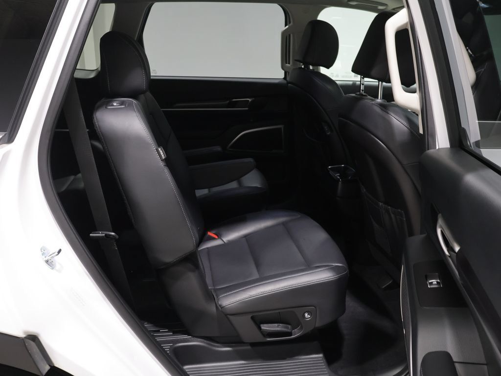 Used 2025 Kia Telluride S AWD/4WD image 23