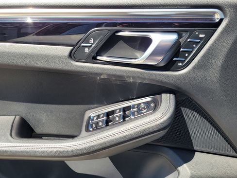 Certified 2023 Porsche Macan S AWD/4WD image 25