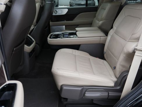 Used 2022 Lincoln Navigator Reserve image 27