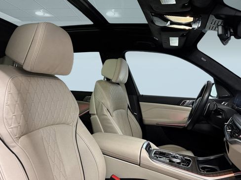 Certified 2024 BMW X7 xDrive40i w/ Executive Package image 32