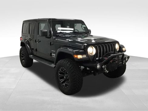 Used 2019 Jeep Wrangler Unlimited Sahara AWD/4WD image 3