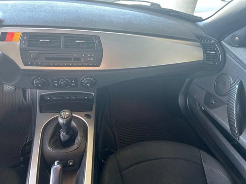 Used 2005 BMW Z4 2.5i RWD image 11