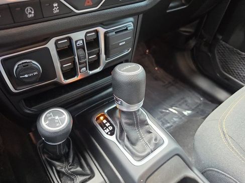 Used 2025 Jeep Gladiator Sport AWD/4WD image 25