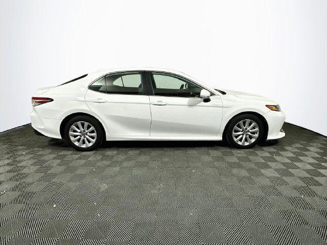 Used 2020 Toyota Camry LE w/ Convenience Package FWD image 9