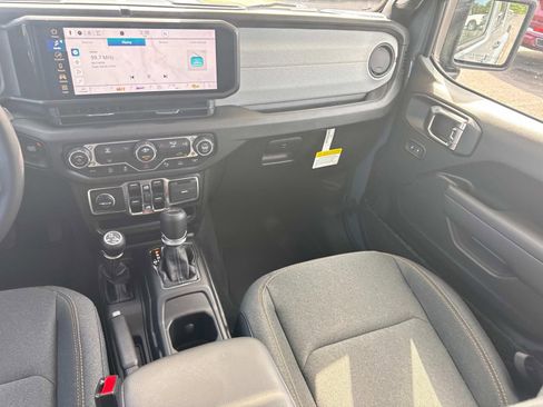 New 2025 Jeep Gladiator Sport image 17
