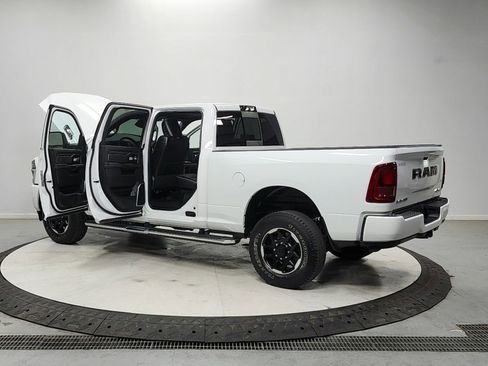 Used 2025 RAM 2500 Laramie AWD/4WD image 13